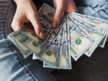 新华锦主力资金大幅流出，股民报名挽损行动启动